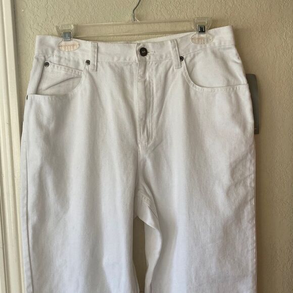 Liz Claiborne Classic Fit Have to Have White Five Pocket Jeans Women’s 12RP NWT - Picture 1 of 12